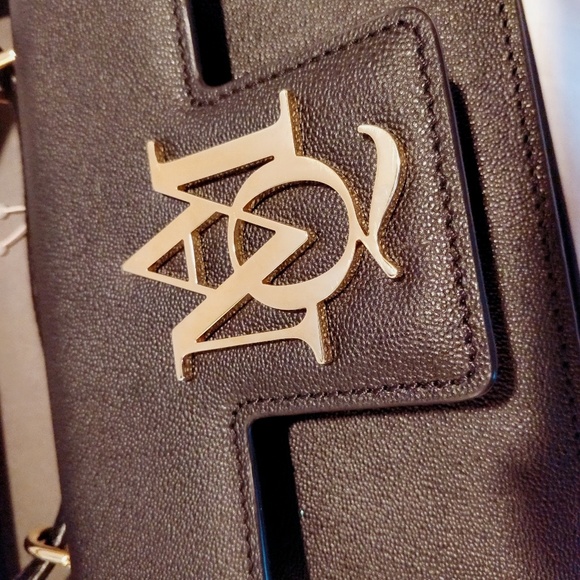 Authentic Alexander McQueen
Insignia
Leather bag - Picture 3 of 8